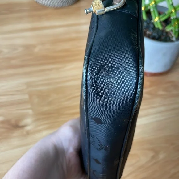 ⚡️MCM⚡️ Visetos vintage black clutch/pouch/everyday bag (wristlet no strap) - Picture 4 of 16